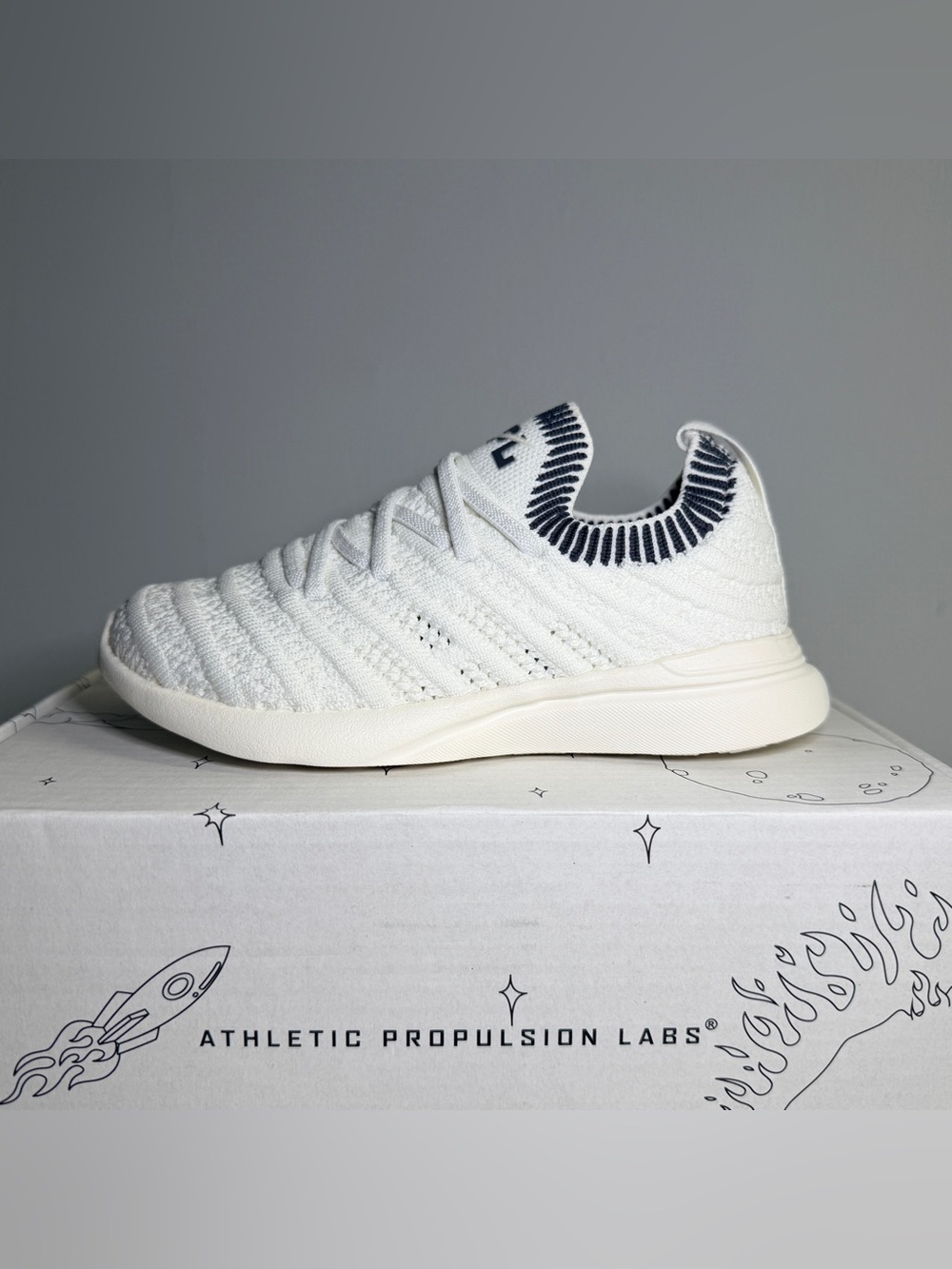 APL TechLoom Wave Kids Shoes Size 10 Ivory/Iron Ribbed – Brand New in Box - Picture 11 of 14